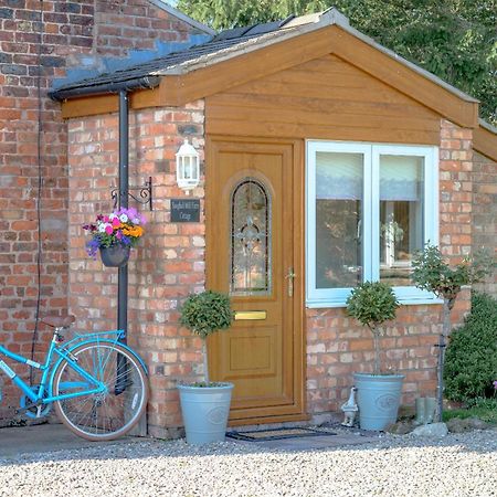 Saughall Mill Farm Cottage Chester Exterior photo